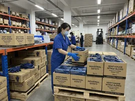 Industrial safety distribution of heavy-gauge nitrile gloves